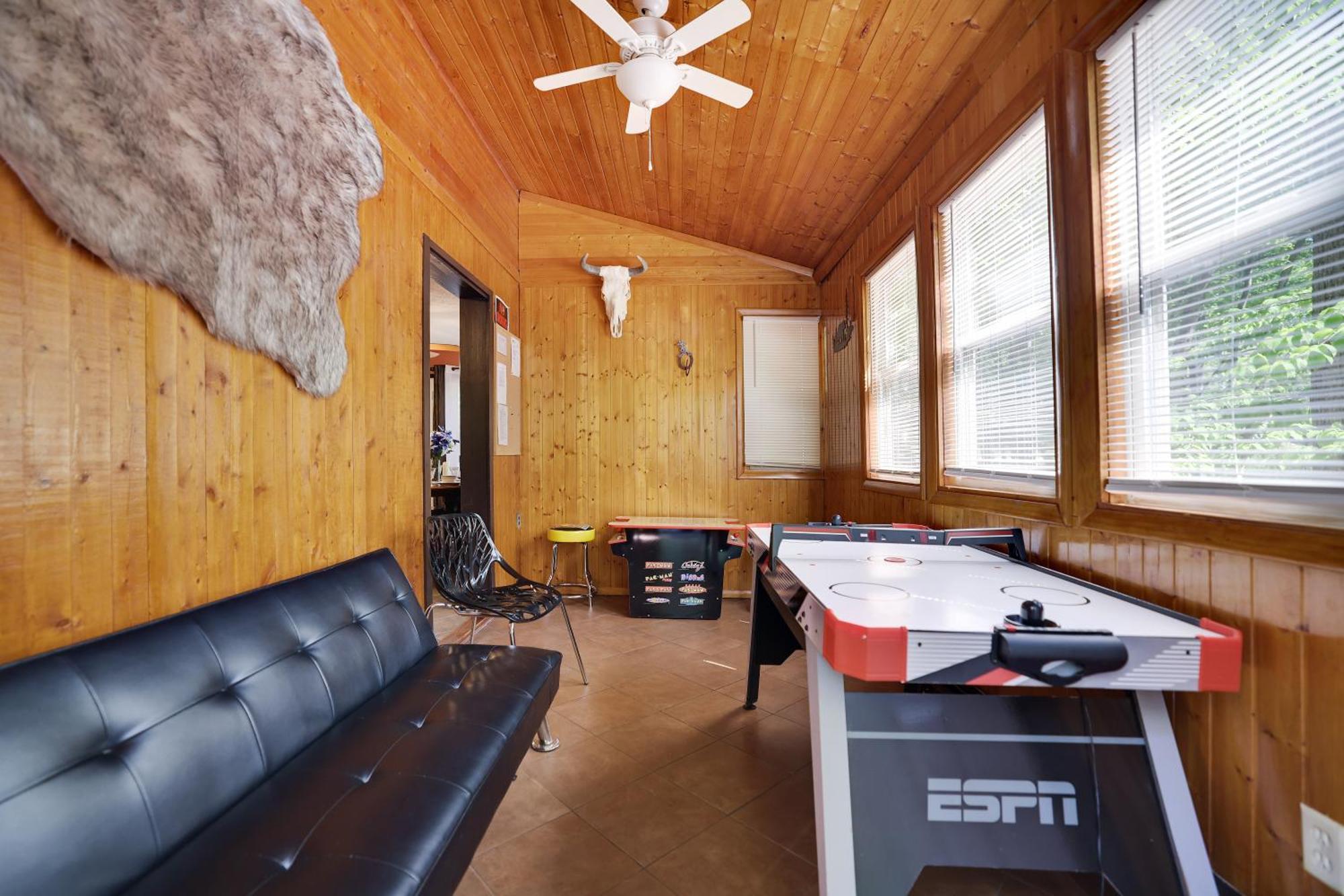 Chalet Renovated Near Casino, Camelback , Kalahari 4Bdrms Firepit Hot Tub Game Room Tobyhanna ภายนอก รูปภาพ